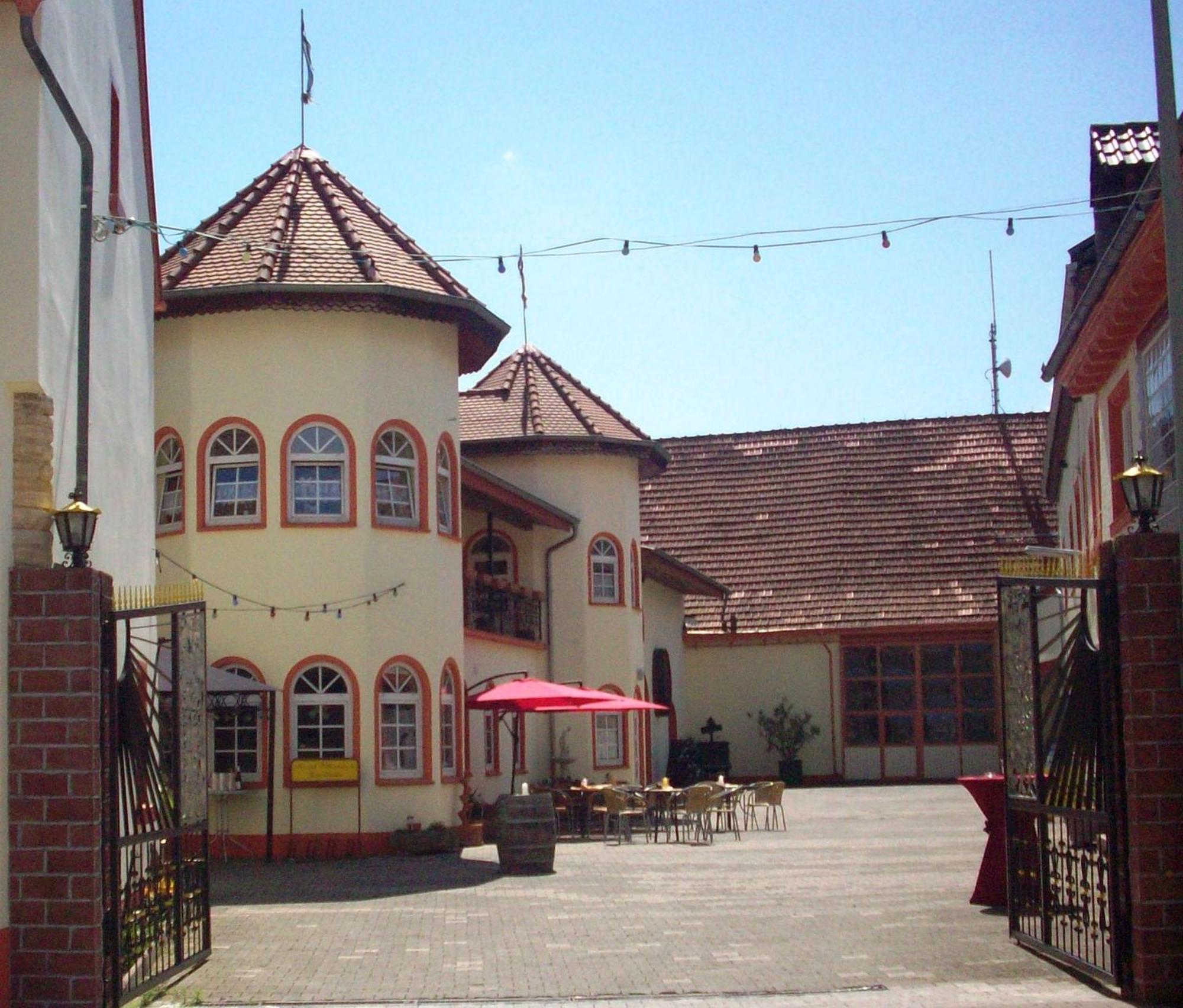 Hotel Weinschloesschen Im Weingut Roos Ilbesheim Exterior foto