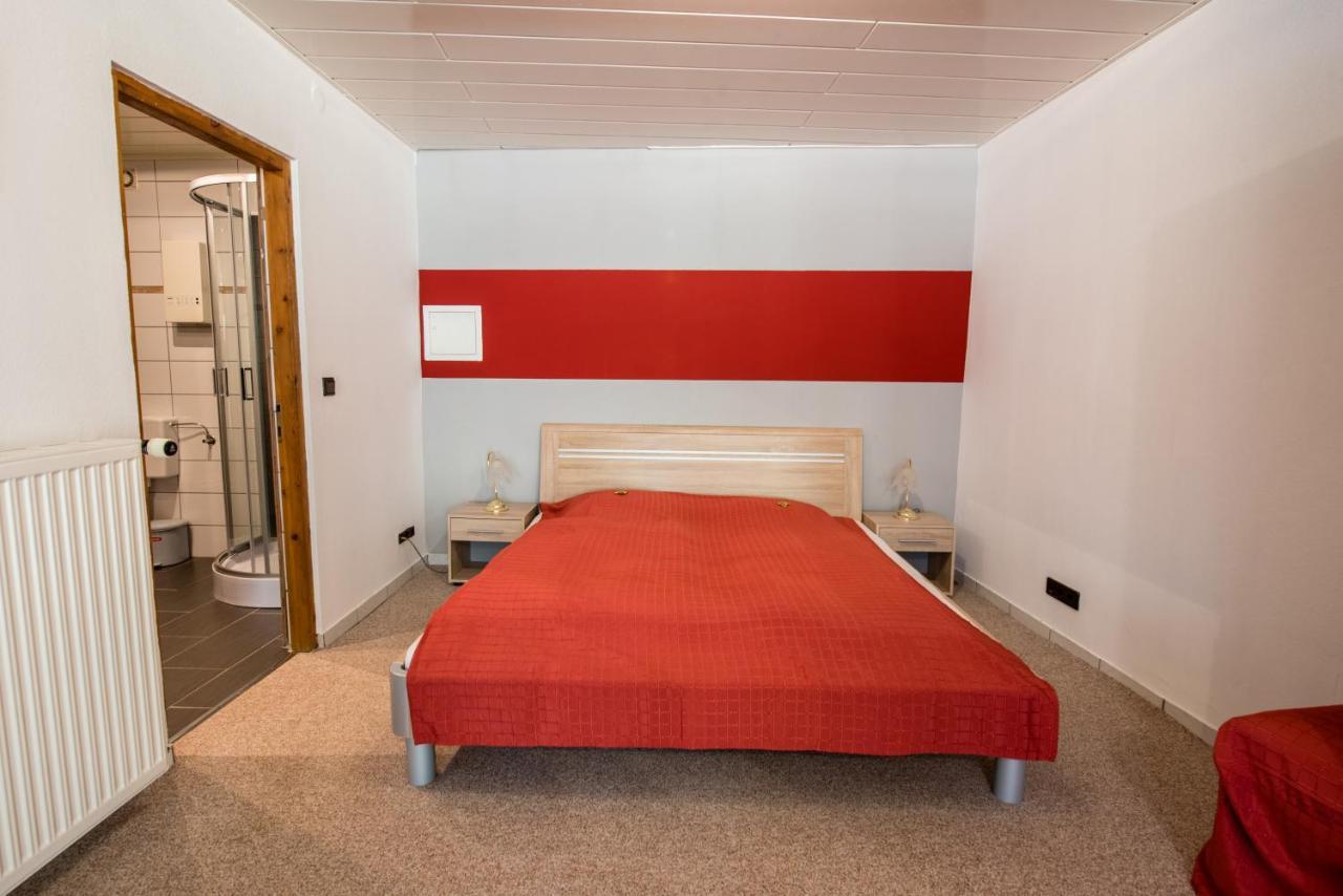 Hotel Weinschloesschen Im Weingut Roos Ilbesheim Exterior foto