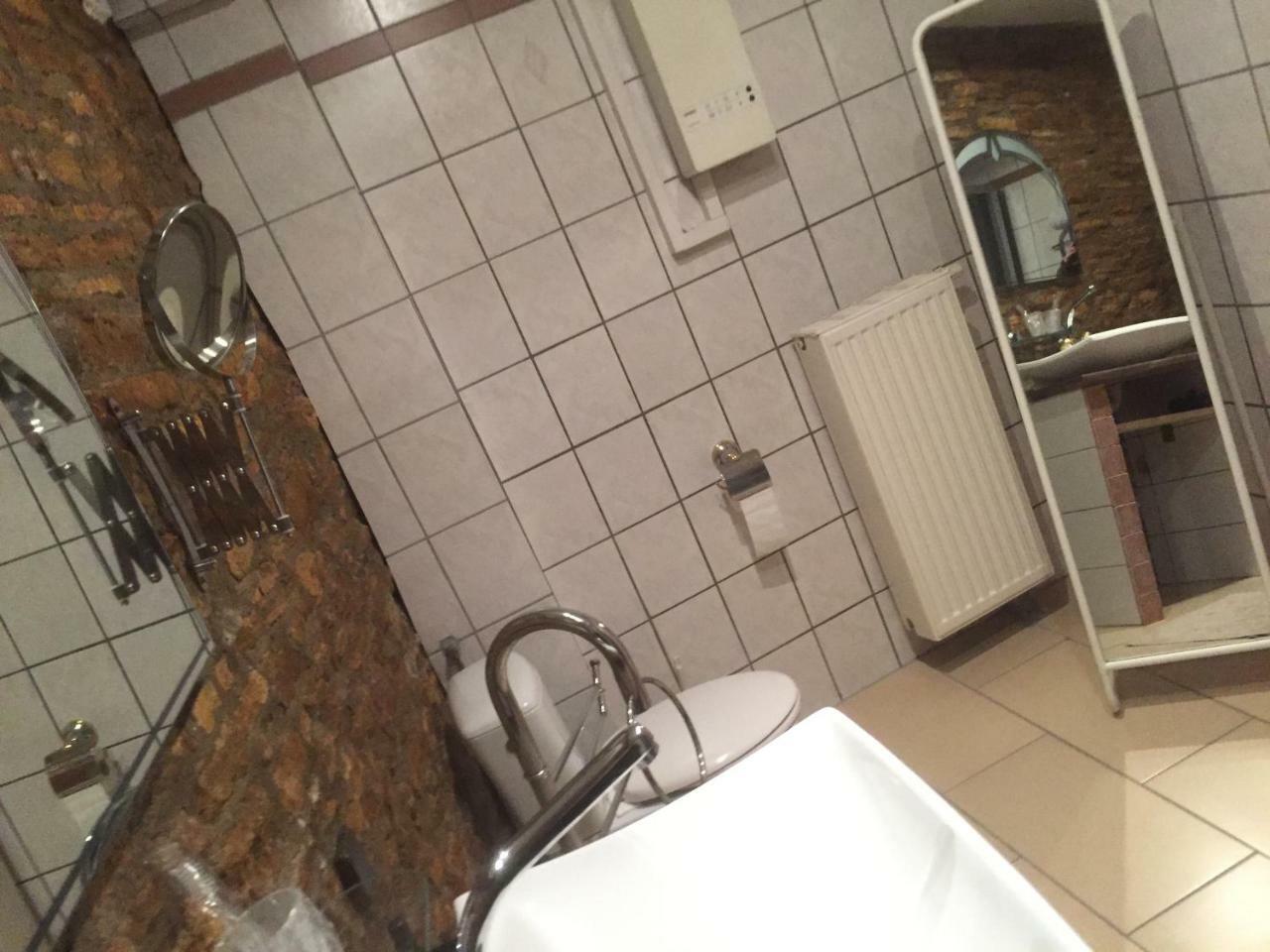 Hotel Weinschloesschen Im Weingut Roos Ilbesheim Exterior foto