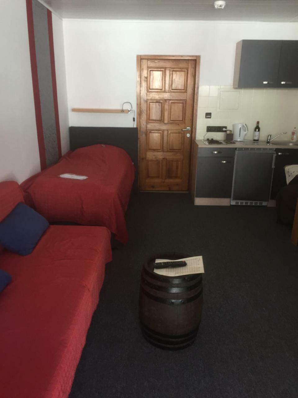 Hotel Weinschloesschen Im Weingut Roos Ilbesheim Exterior foto